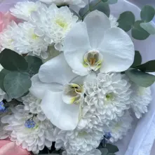 Delicate Bouquet with Pink Roses, Orchids and White Chrysanthemums alt vedere product 5