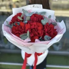 Bouquet of Red Twisted Roses and Eucalyptus alt vedere product
