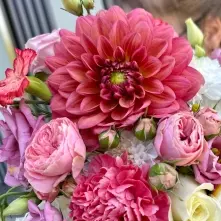 Citrus Floral Arrangement in a Premium Box alt vedere product 4