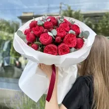 Bouquet with Red Piano Roses and Eucalyptus alt vedere product 6