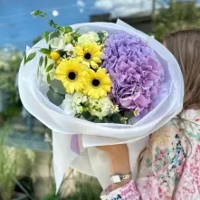 Buchet cu Hortensie Mov și Gerbere Galbene alt vedere product