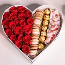 Big Heart with Roses and Sweets alt vedere product