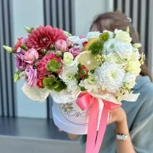 Citrus Floral Arrangement in a Premium Box alt vedere product