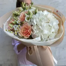 Buchet cu Hortensie Alba, Trandafiri Piersica si Eustoma alt vedere product 5