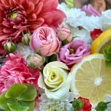 Citrus Floral Arrangement in a Premium Box alt vedere product 5