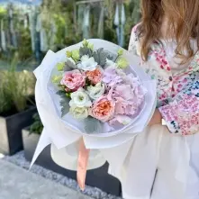 Buchet Pastel cu Hortensie Roz și Trandafiri &Icirc;mbujorați alt vedere product 3