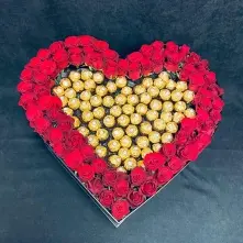 Heart Box Roses and Ferrero Rocher alt vedere product
