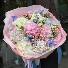 Bouquet with Hydrangeas, Delphinium, and Spray Roses alt vedere product 3