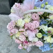Pastel Flower Basket with Hydrangeas and Orchids alt vedere product 2