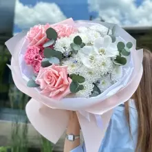 Delicate Bouquet with Pink Roses, Orchids and White Chrysanthemums alt vedere product
