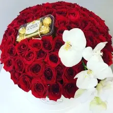Luxury Box with 101 Roses, Orchid and Ferrero Rocher alt vedere product 2