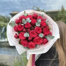 Bouquet with Red Piano Roses and Eucalyptus alt vedere product 5