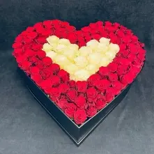 Heart with 101 White and Red Roses alt vedere product 3