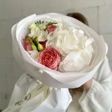 Buchet cu Hortensie Albă, Trandafiri Piersică și Frezii alt vedere product 2
