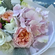 Buchet Pastel cu Hortensie Roz și Trandafiri &Icirc;mbujorați alt vedere product 4