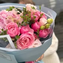 Bouquet with Hydrangea, Silva Pink Roses and Eustome alt vedere product 2
