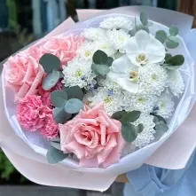 Delicate Bouquet with Pink Roses, Orchids and White Chrysanthemums alt vedere product 6