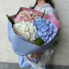 Buchet cu Hortensii Multicolore si Verdeata Decorativa alt vedere product