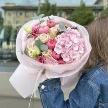 Buchet Hortensie Roz Trandafiri și Lisianthus alt vedere product