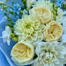 Bouquet with White Hydrangea and Cream Garden Roses alt vedere product 3