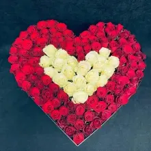 Heart with 101 White and Red Roses alt vedere product