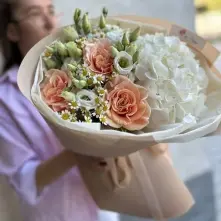 Buchet cu Hortensie Alba, Trandafiri Piersica si Eustoma alt vedere product 6