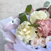 Buchet cu Hortensie Roz si Trandafiri Crem alt vedere product 2